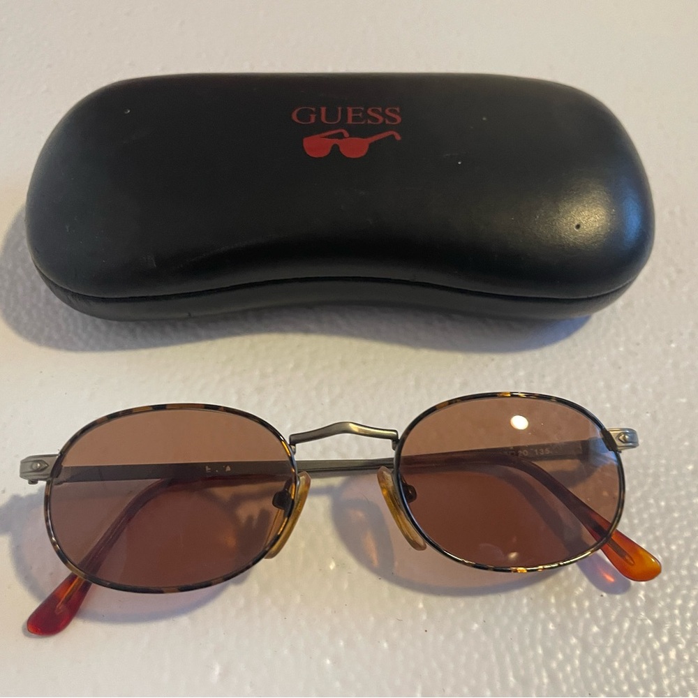 Guess 90’s sunglasses